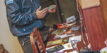 Capturan a banda que estafó a salvadoreños con entrega de maletas falsas.