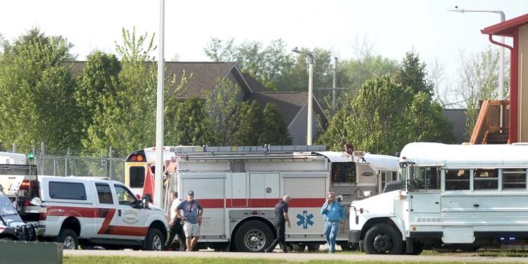 4 muertos tras estrellarse vehículo contra centro infantil en Estados Unidos.
