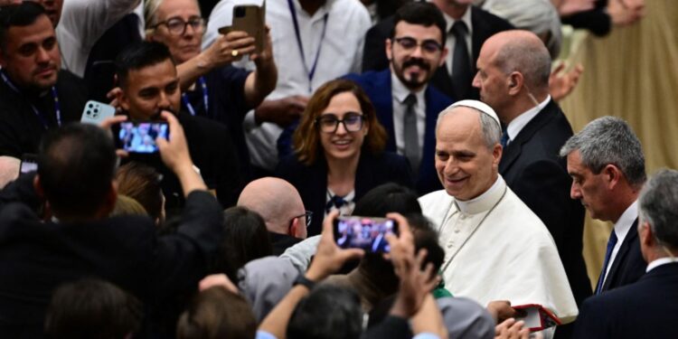 Papa León XIV defiende la libertad de expresión y de prensa.