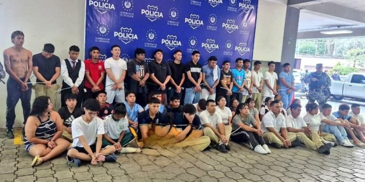Capturan a estudiantes que pretendían formar nueva pandilla.
