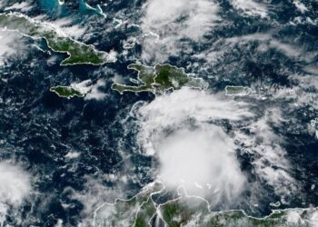 Melissa se fortalece y podría ser huracán en las próximas 24 a 48 horas.