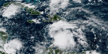 Melissa se fortalece y podría ser huracán en las próximas 24 a 48 horas.