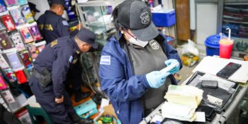 FGR captura a comerciantes que compraban celulares de forma ilegal.