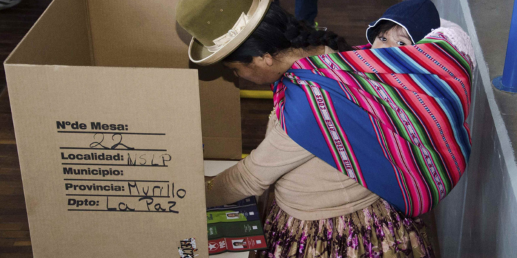 Culminan elecciones presidenciales en Bolivia.