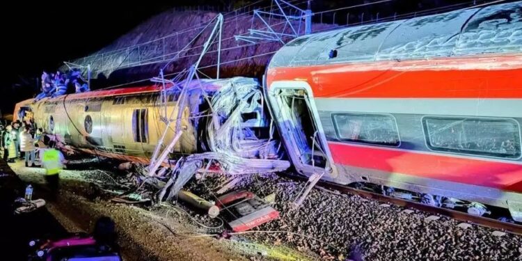 39 muertos y 150 heridos dejó un accidente ferroviario en España.