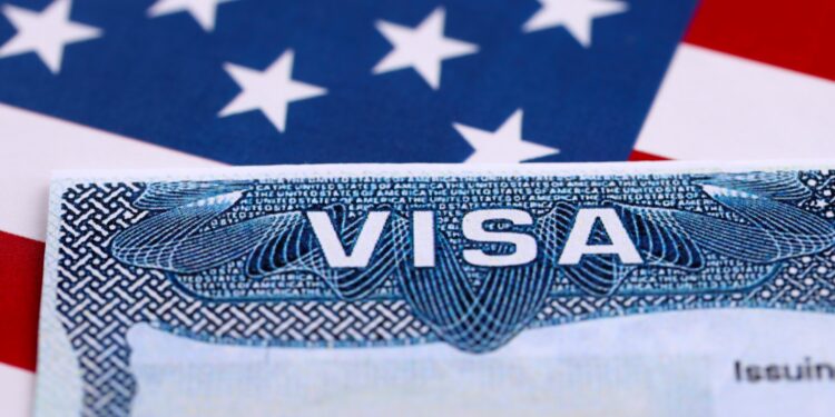 Estados Unidos suspende proceso de visas a 75 países.