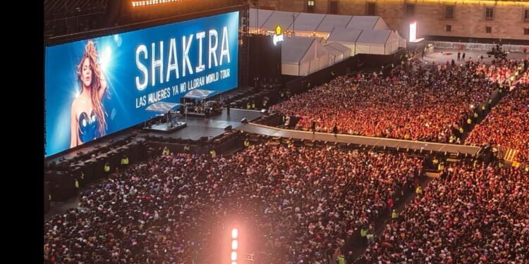 Shakira enciende el Zócalo con un concierto histórico ante miles de fans