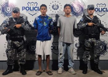 PNC capturó a 2 sujetos por robo.