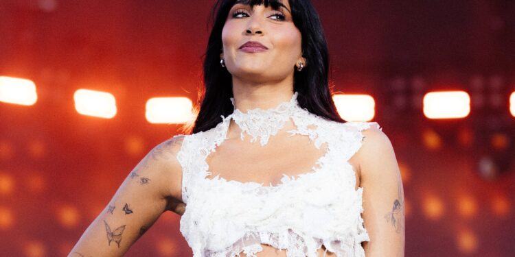 Aitana conquista al público internacional con su nueva gira