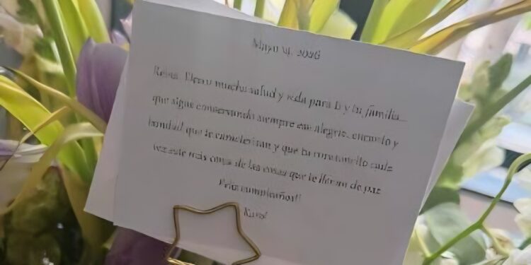 Anahí presumió el lujoso y emotivo regalo que recibió de Karol G