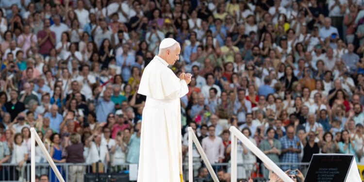 Papa León XIV reúne música, cultura y fe en un multitudinario evento en el Bernabéu