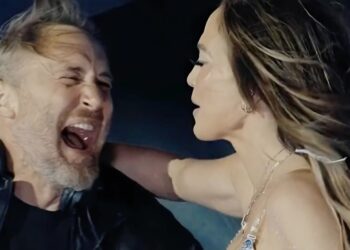 Jennifer López sorprende al público con una espectacular aparición junto a David Guetta
