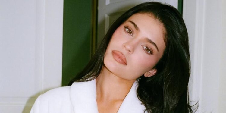 Kylie Jenner enfrenta demanda de exempleada que la responsabiliza por la pérdida de su bebé
