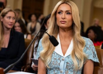 Paris Hilton celebra un triunfo personal tras el cierre del internado donde denunció abusos