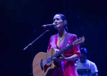 Julieta Venegas rompe el silencio sobre “La Niña Futbolista” y niega haber cobrado 14 millones de pesos