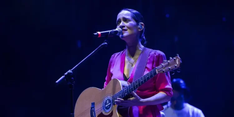 Julieta Venegas rompe el silencio sobre “La Niña Futbolista” y niega haber cobrado 14 millones de pesos
