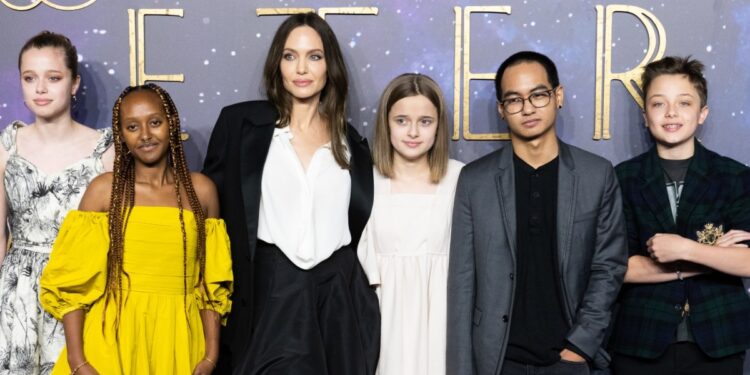 Los hijos de Brad Pitt sorprenden al dejar de usar su apellido