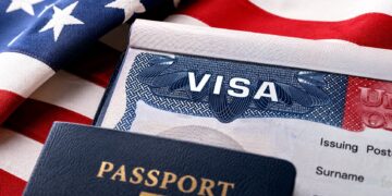 Trump pausa citas para visas de inmigrante en todo el mundo.
