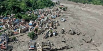 Tragedia en Nepal: 160 muertos y decenas de desaparecidos.