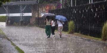 Lluvias podrían continuar esta noche en El Salvador.
