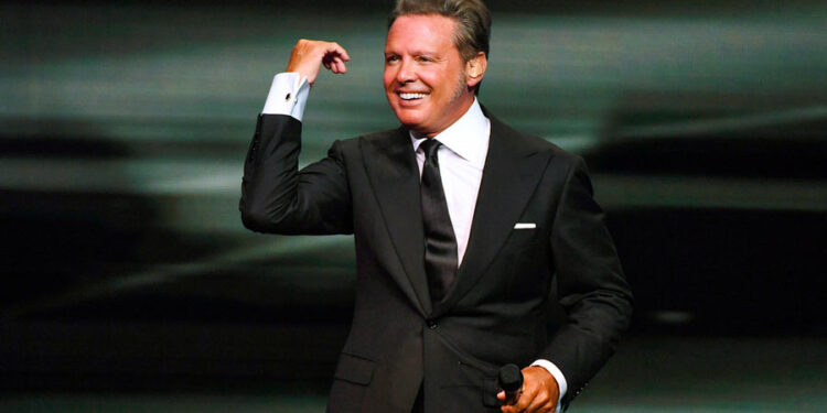 Luis Miguel cena en privado en Nueva York y recibe una visita inesperada: Mijares fue a saludarlo