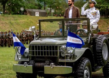Nayib Bukele lanza operativo en Haití para recuperar a 4 soldados.