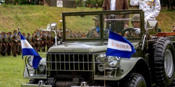 Nayib Bukele lanza operativo en Haití para recuperar a 4 soldados.